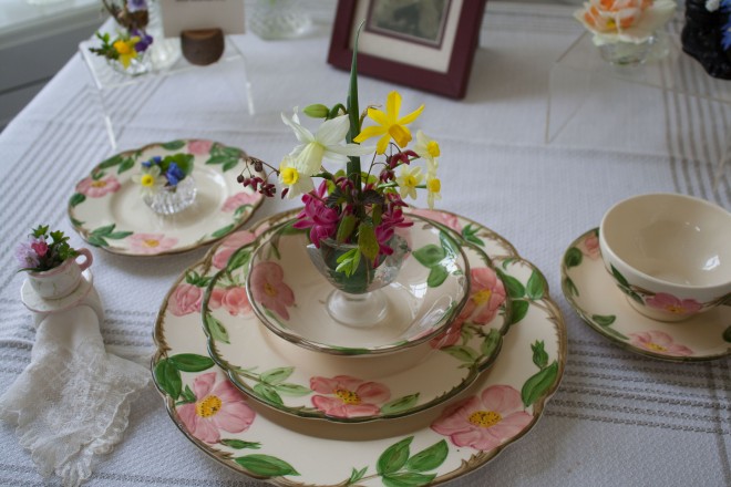 table setting with miniature daffodils